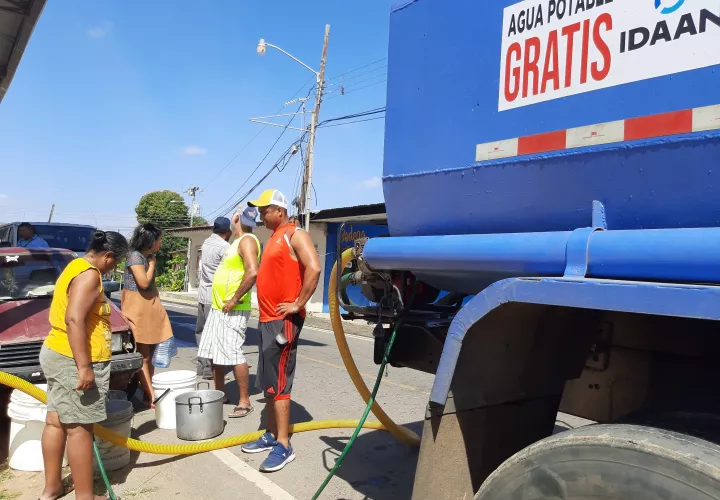 Las comunidades se abastecen de agua mediante camiones cisternas. (Foto: Ilustrativa)