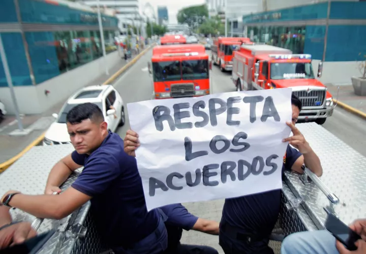 Los bomberos realizaron a nivel nacional caravanas y marchas como parte de su lucha.