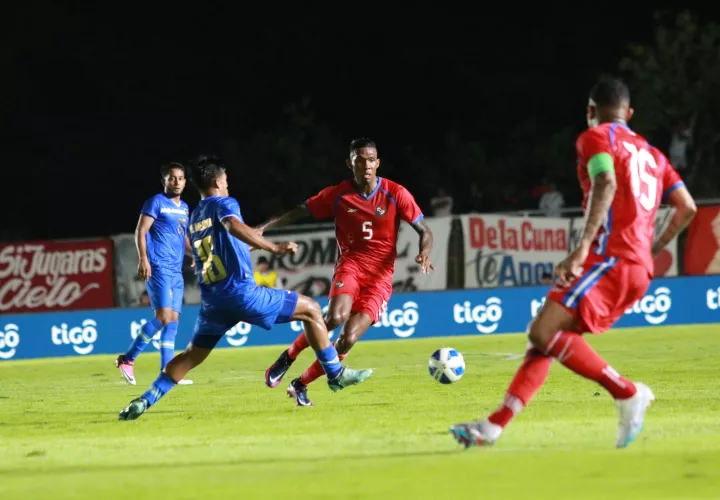 Roderick Miller (5) fue titular en la defensa esta noche en Penonomé. / Fepafut 