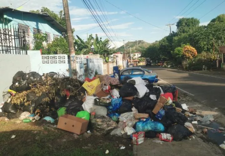 Basura por todos lados en San Miguelito.