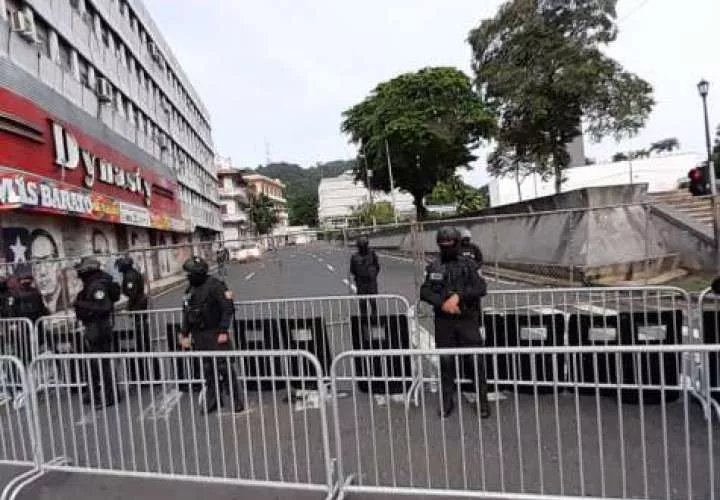 Refuerzan medidas de seguridad en los predios de la Asamblea Nacional.