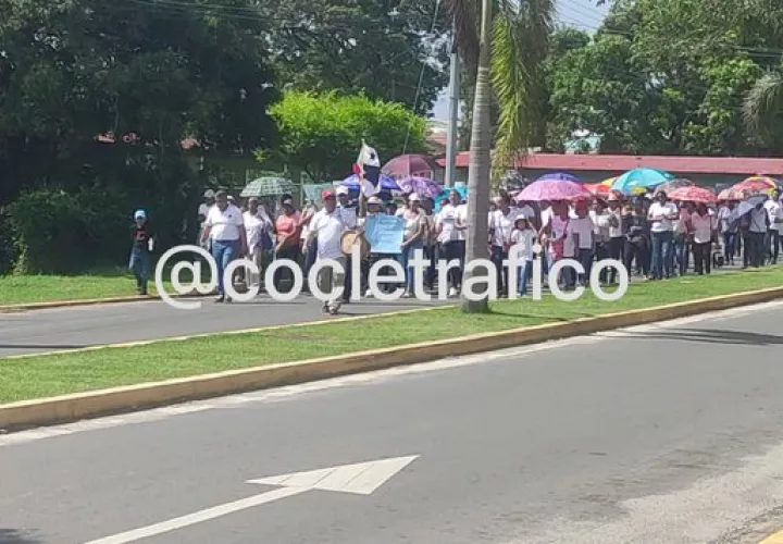 La comunidad educativa piden mejores días para el plantel.