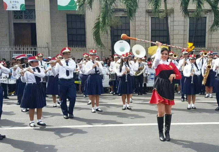 La LNB reprogramará el desfile de bandas musicales.