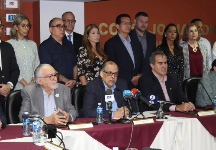 Junta directiva y miembros de CoNEP.