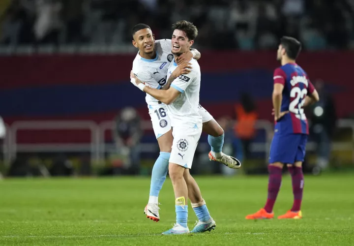 El delantero brasileño del Girona Savio (i) celebra su gol. /Foto: EFE