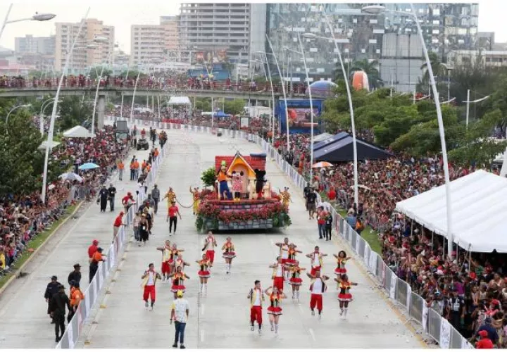 Desfile de Navidad programado para el 17 de diciembre.