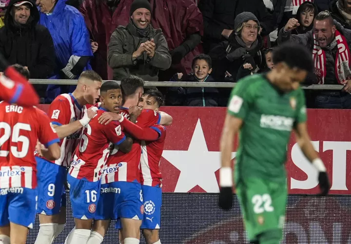 Los jugadores del Girona celebran el gol de Portu. /Foto: EFE