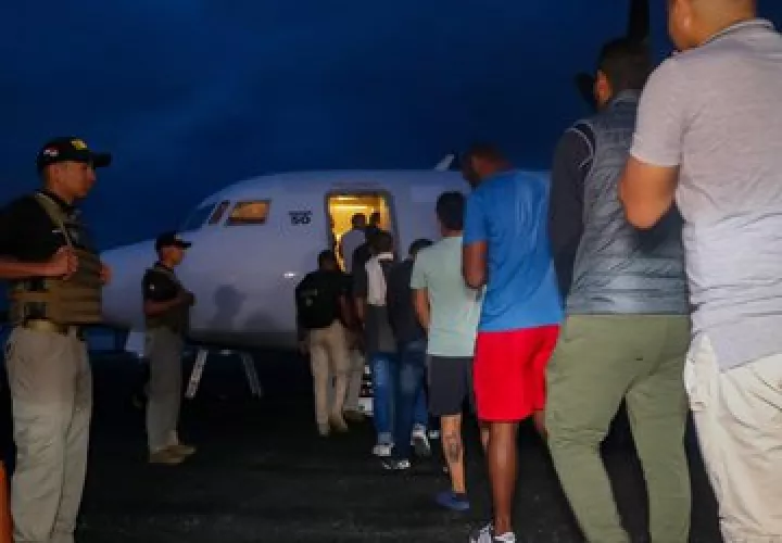 Colombianos con rumbo a su país.