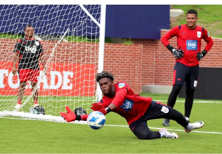 El portero Eddie Roberts, del Club Atlético Independiente de La Chorrera (CAI), en los entrenamientos de ayer lunes. Foto: Fepafut    