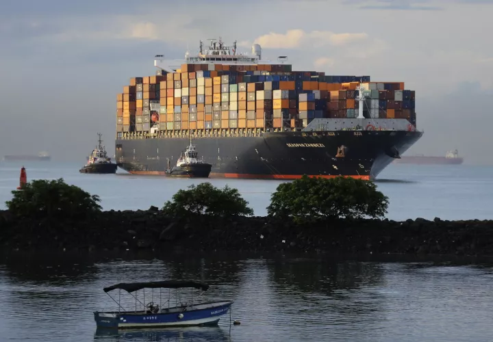 Paso por el Canal de Panamá.