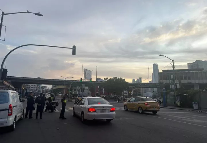 Alrededores de la Asamblea rodea de policías y cercadas con vallas metálicas.