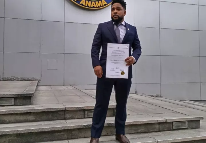 Robinho representada al género urbano en la Asamblea. Foto: Instagram