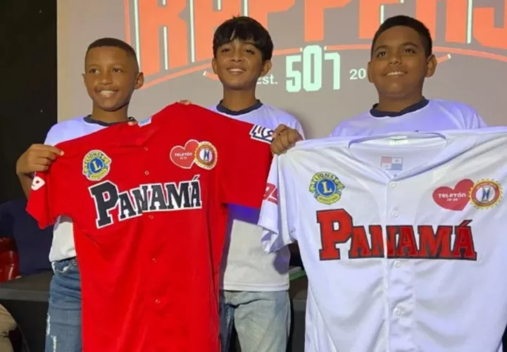 En la conferencia de prensa se mostraron los uniformes que utilizará Panamá en el Latinoamericano de Béisbol Infantil (11-12 años). Foto: Pequeñas Ligas de Panamá