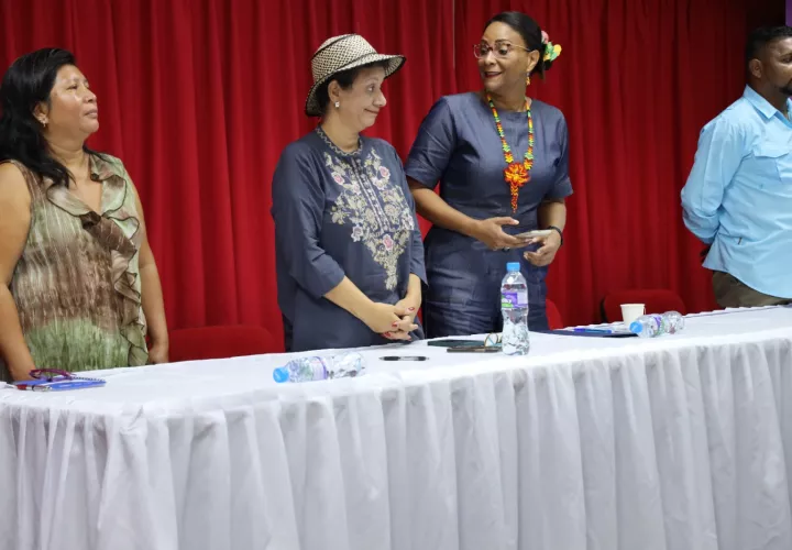 Acto de lanzamiento de dos programas de emprendimiento en Coclé.