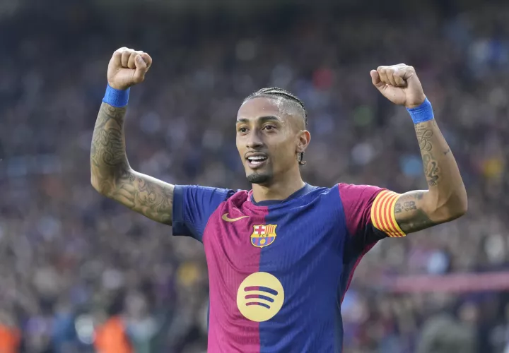 El extremo del Barcelona Raphael Dias Belloli &#039;Raphinha&#039; celebra después de marcar el 2-0. /Foto: EFE