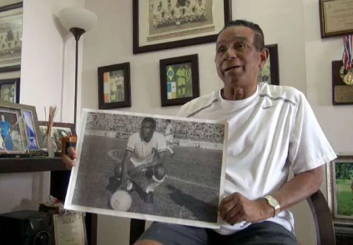 &quot;Cascarita&quot; Tapia tenía a Pelé como uno de sus ídolos. /Foto: Archivo