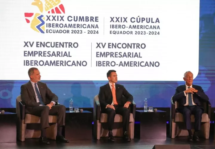 El rey Felipe VI y el presidente de Ecuador, Daniel Noboa (c), participan en el Encuentro Empresarial . FOTO/EFE